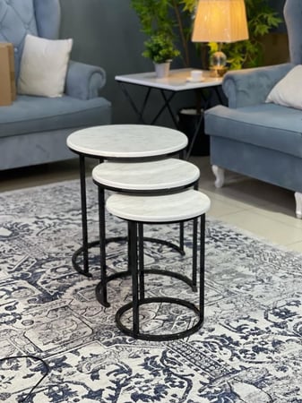 طقم طاولات 3 قطع خشبي أبيض وهيكل حلقي أسود
