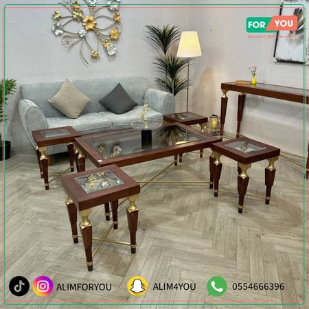 طقم طاولات ضيافة 5 قطع خشب بني وزجاج وهيكل ذهبي