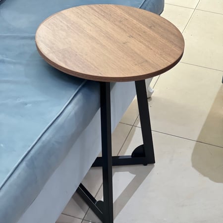 طاولة خدمة خشب بني قواعد حديد بتصميم X