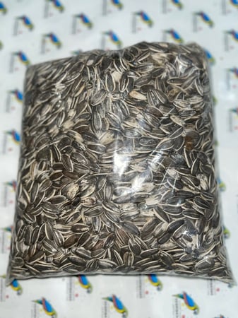 اكل حب شمسي (دوار الشمس )حبه صغيره لروز 1كيلو كيس شفاف