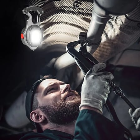 لمبة مدالية مع مفك