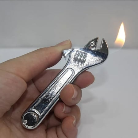 ولاعة على شكل مفك