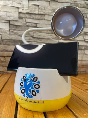 لمبة مكتبية مع قاعدة جوال - متجر العجيب والغريب