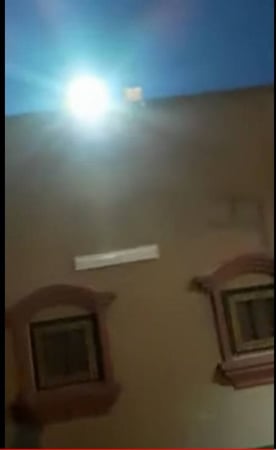 كشاف طاقة شمسية 6300 شمعة - متجر العجيب والغريب