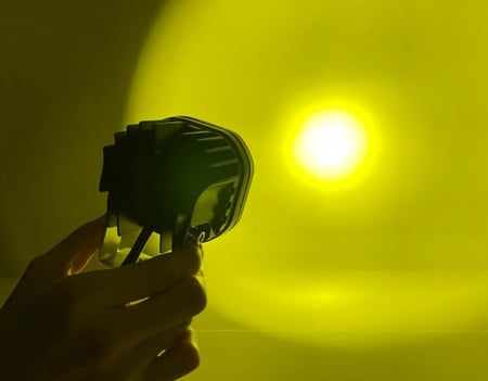 زوج كشافات للسيارات - متجر العجيب والغريب