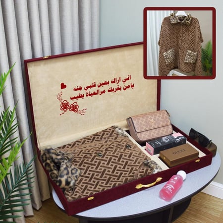 بوكس اهداء شتوي شال شتوي مع شنطة وماق وعطر في بوكس انيق