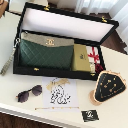 بوكس هدايا نسائي فاخر من هدايافيا – شنطة، نظارة، وإكسسوارات أنيقة