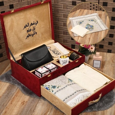 بوكس شنطه مع طقم صلاة مع اكسسوارات راقيه