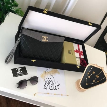 بوكس هدايا نسائي فاخر من هدايافيا – شنطة، نظارة، وإكسسوارات أنيقة