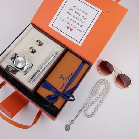 بكج إهداء رجالي راقٍ بتفاصيل فخمة، مثالي للمناسبات الخاصة