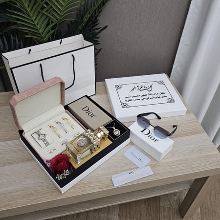 هدية نسائية فخمة تعكس الذوق الراقي وتمنح حضورًا استثنائيًا في العيد