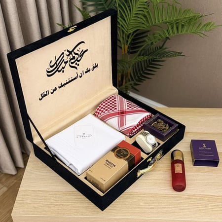 بوكس اهداء رجالي قماش مع شماغ ومجموهة منتجات فخمة