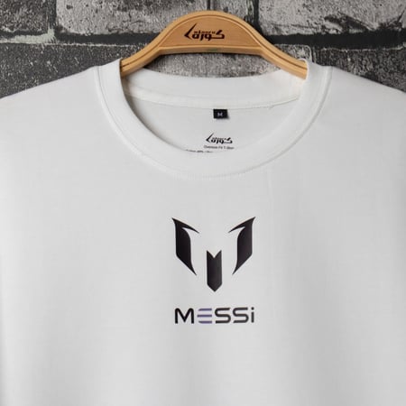 تيشيرت اوفر سايز ابيض بتصميم ميسي