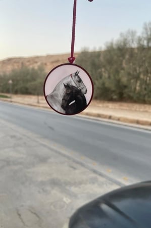 تعليقة سيارة اكريليك