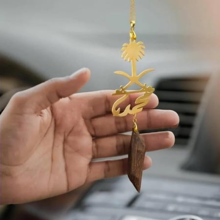 تعليقة سيارة بالاسم حسب الطلب