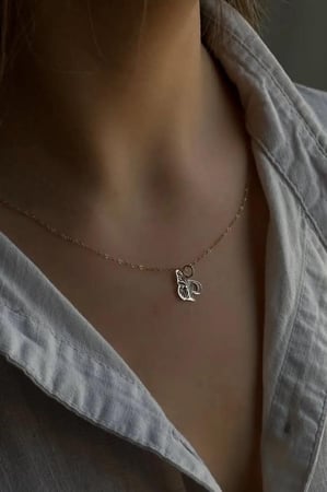 سلسال حرف وفراشة حسب الطلب