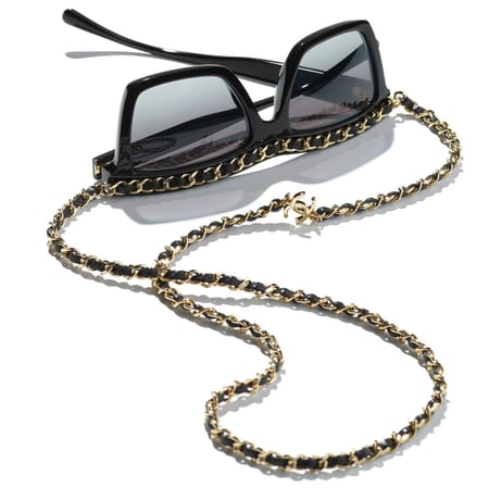 CHANEL RECTANGLE SUNGLASSES نظارات شانيل شمسية بإطار مستطيل بجلد أسود