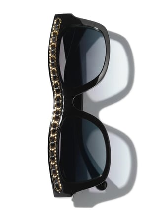 CHANEL RECTANGLE SUNGLASSES نظارات شانيل شمسية بإطار مستطيل بجلد أسود