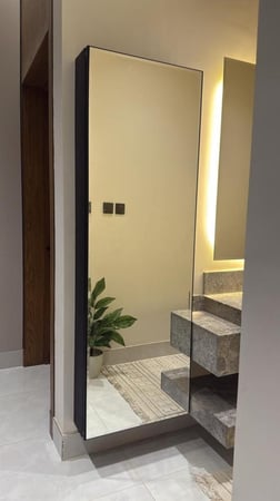 دولاب عبايات بمرآة متحركة - تصميم أنيق وعملي