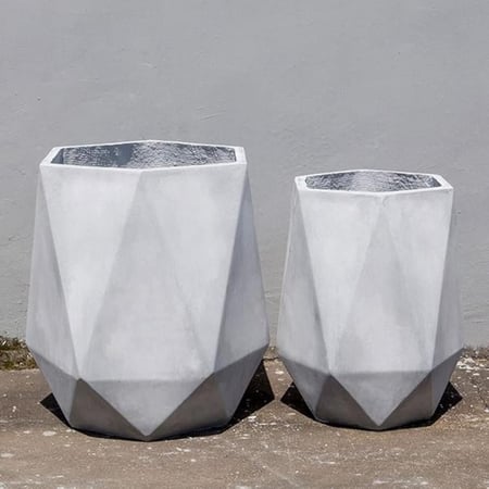 أحواض زرع مضلعة مصنوعة من الاسمنت