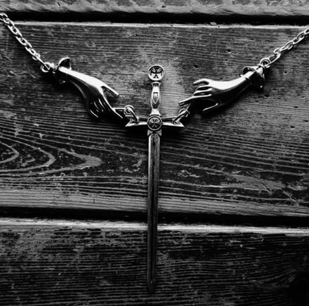 قلادة | Bloodbound