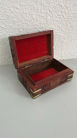 صندوق خشبي للعود ( فارغ )