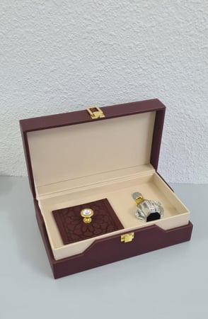 صندوق إهداء عود وكرستالة دهن عود فارغ