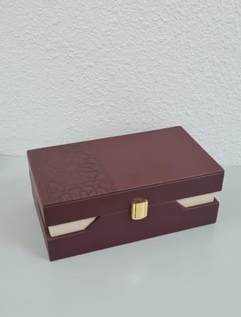 صندوق إهداء عود وكرستالة دهن عود فارغ