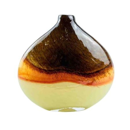 لمسة فنية دافئة لمنزلك مع هذه المزهرية الانيقة