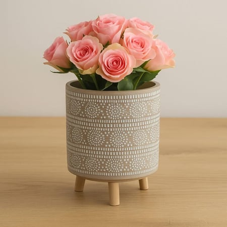 أصيص سيراميك مزخرف مع قاعدة خشبية