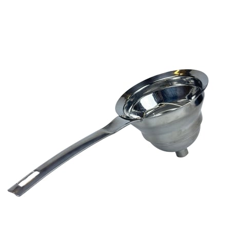 قمع ستانلس ستيل بمصفاة ومقبض طويل