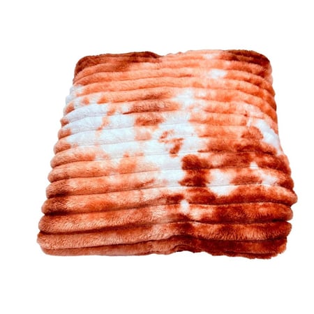 بطانية مخملية دافئة بلون بيج مخطط