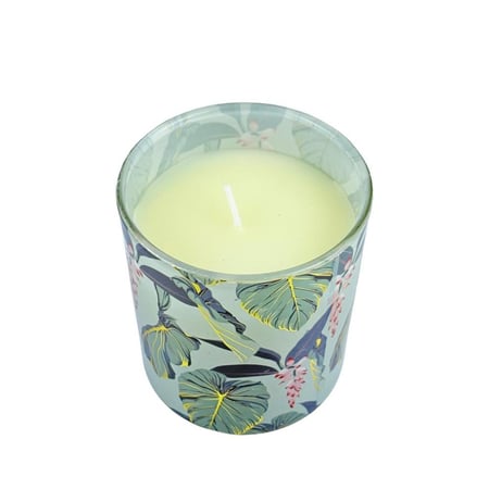 شمعة  معطرة بزخارف نباتية وغطاء ذهبي