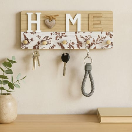 علاقة مفاتيح خشبية بتصميم منزلي