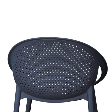 كرسي بلاستيك بظهر مثقّب