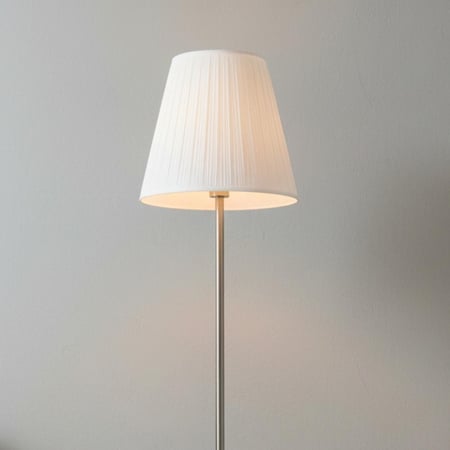 أباجورة استاند معدني مودرن