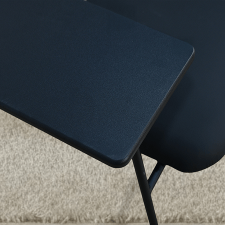 كرسي مفرد جلد بظهر قماش مع طاولة مدمجة