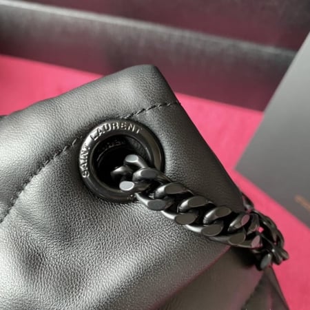 سان لوران loulou puffer مقاس 29cm