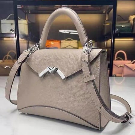شنط MOYNAT
