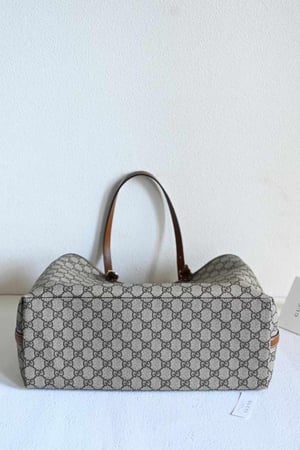 GG Emblem Medium Tote Bag