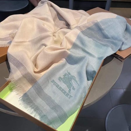 Burberry -Scarf