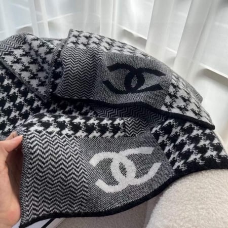 Chanel -Scarf