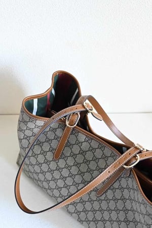 GG Emblem Medium Tote Bag