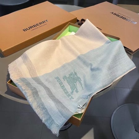 Burberry -Scarf