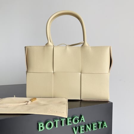 Bottega Small Arco Tote Bag