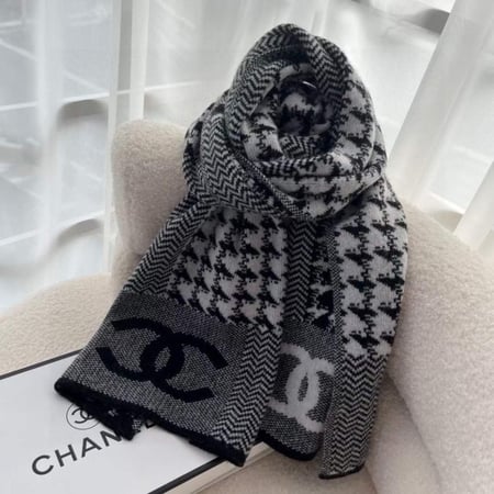 Chanel -Scarf
