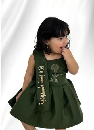 فستان بناتي انيق لليوم الوطني يتوفر من عمر 6 اشهر الى 12 سنة تطريز بالاسم حسب طلبك