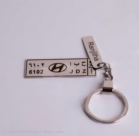 ميدالية لوحة بالاسم شعار السيارة