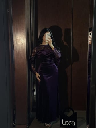 فستان ناعم مخمل بنفسجي باكمام دانتيل