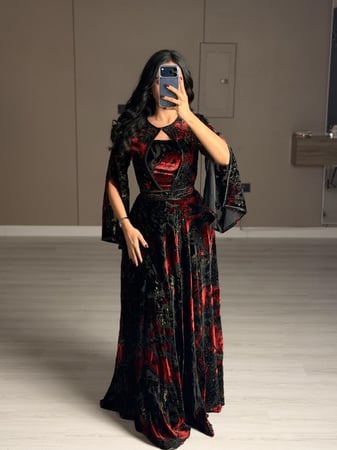 فستان سهرة مخمل احمر واسود